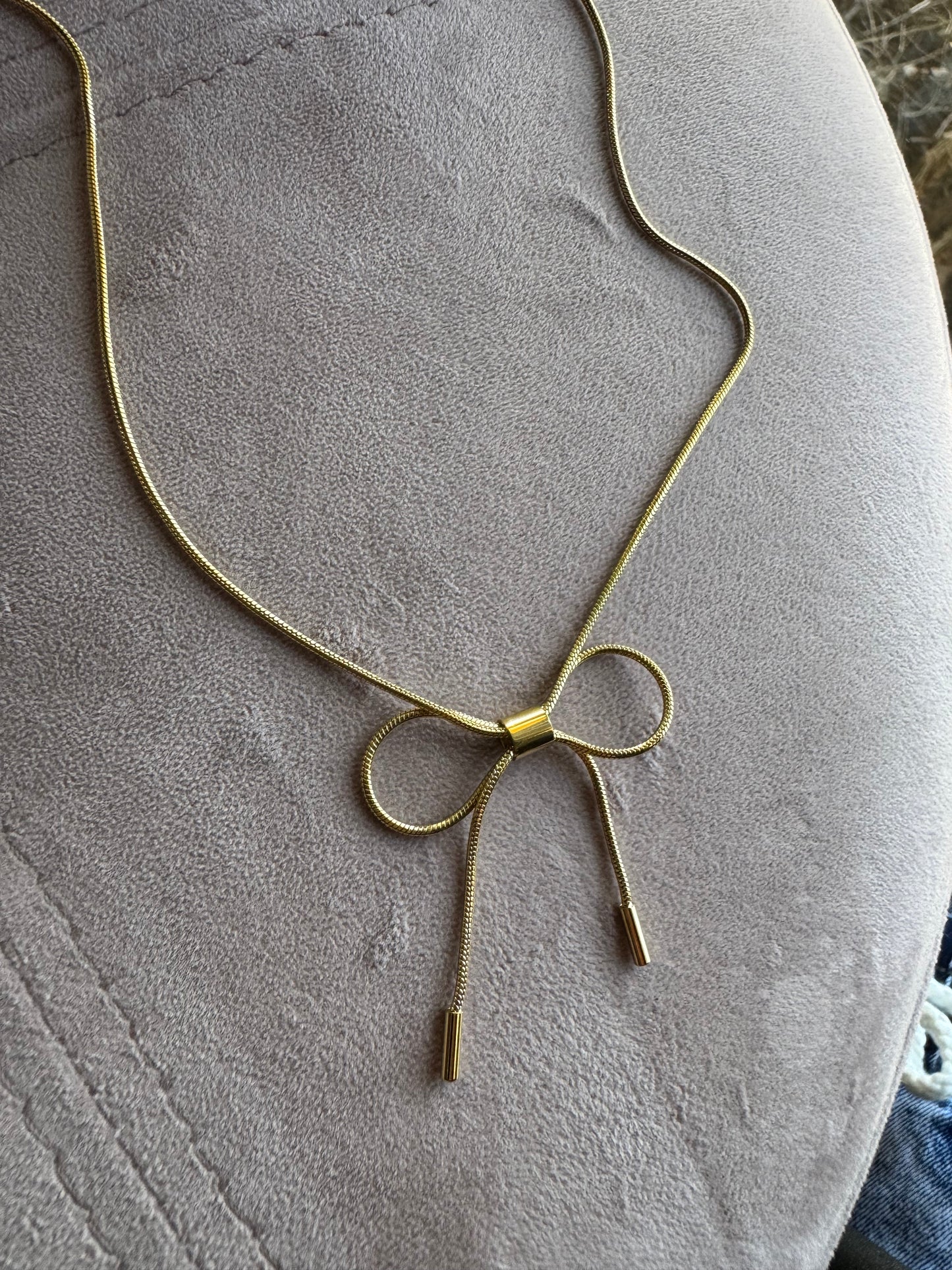 That girl bow necklace