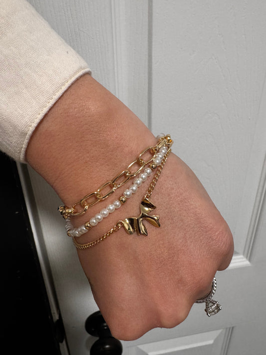 Gold bow bracelet