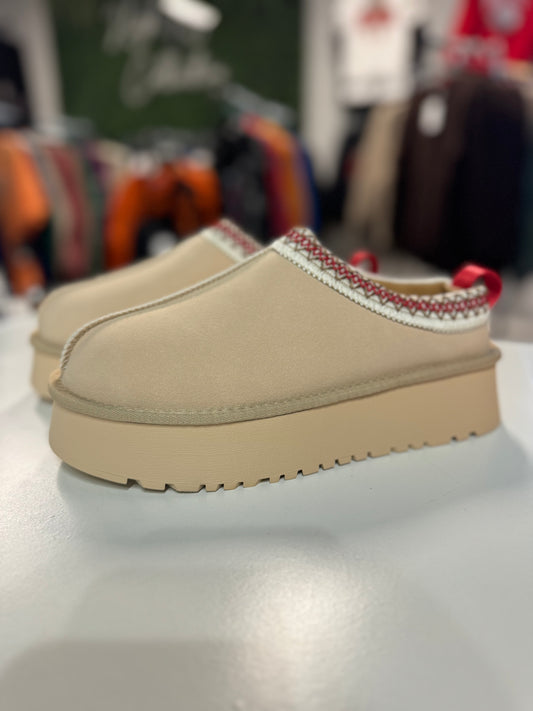 “Good Shepherd” platform slip-ons